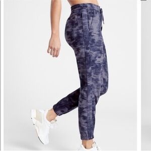 Athleta Farallon Inversion Medieval Violet Camouflage Printed Jogger Pants